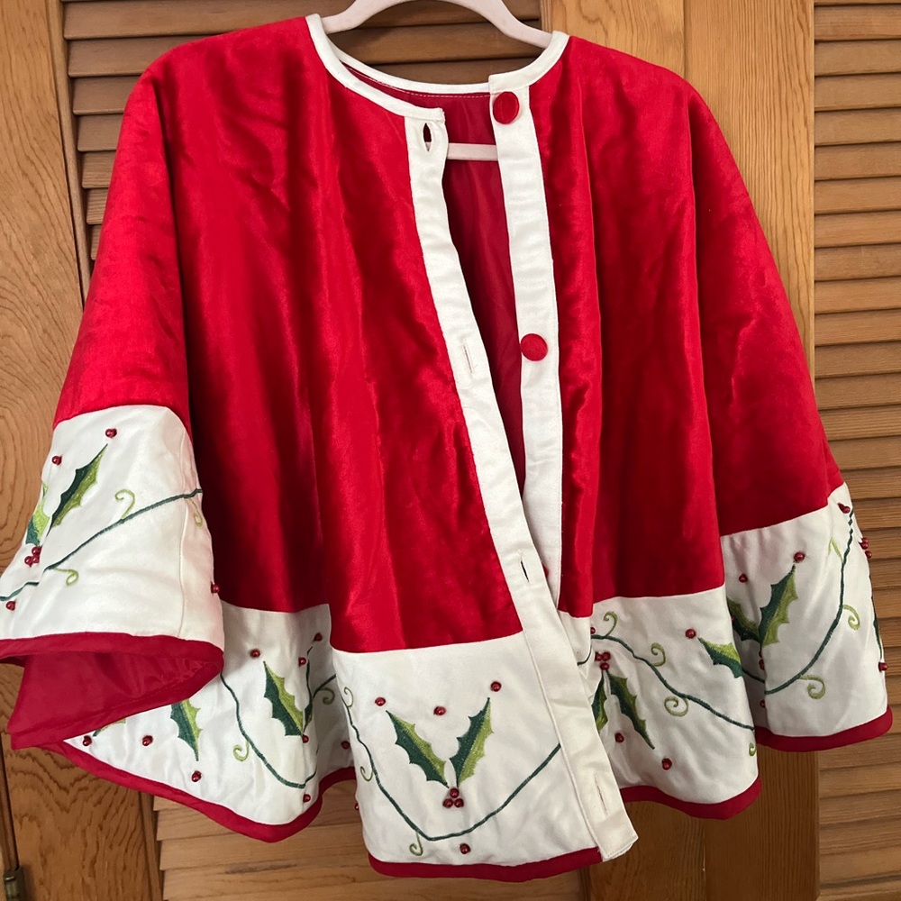Sugar Plum Dreams Christmas Tree Skirt in red with Holly made in India VTG